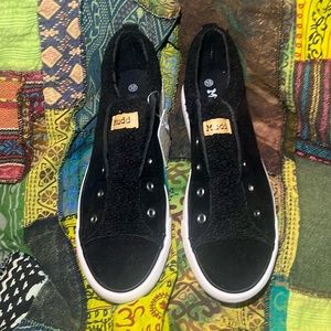 NWT Mudd sneakers. Sz 10 Black